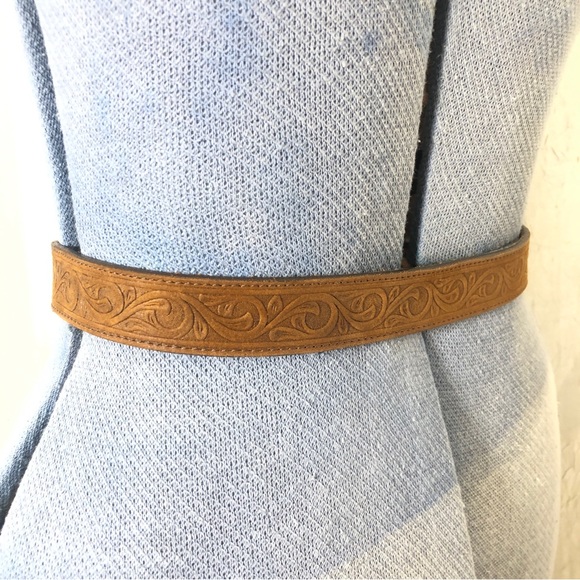 Tooled leather belt with rhinestone studded heart buckle - Picture 6 of 7